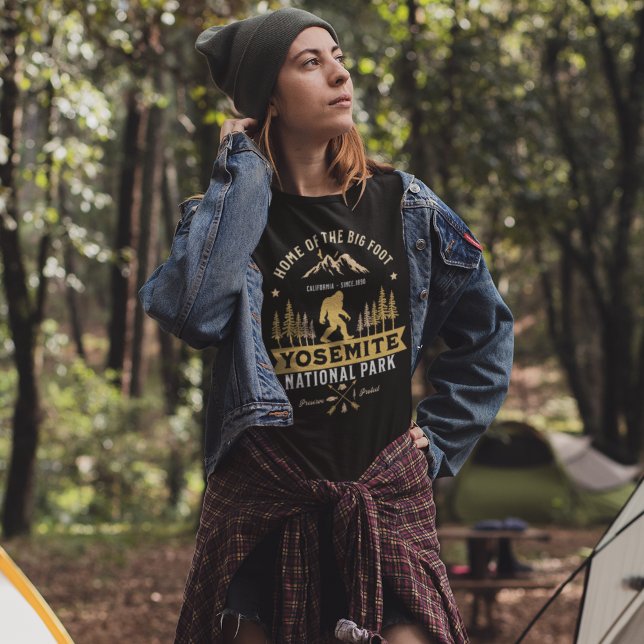 Yosemite National Park Home of the Big Foot T-Shirt (Von Creator hochgeladen)