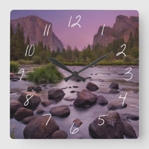 Yosemite Nationalpark an der Dämmerung Quadratische Wanduhr