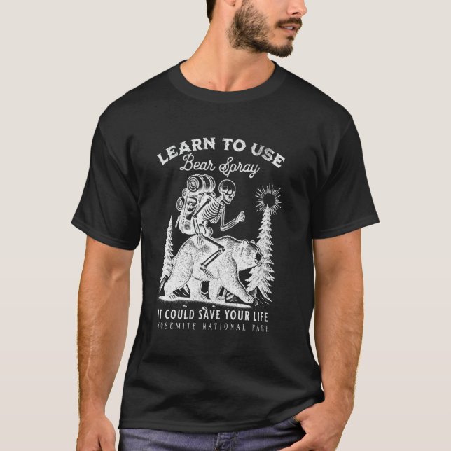 Yosemite Nationalpark Bear Spray Funny Wanderkaam T-Shirt (Vorderseite)