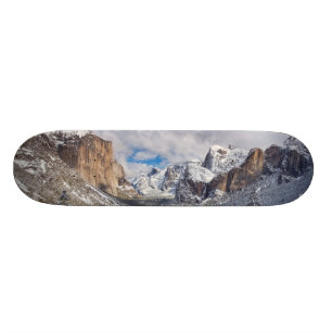 Yosemite-Tal im Schnee Skateboard