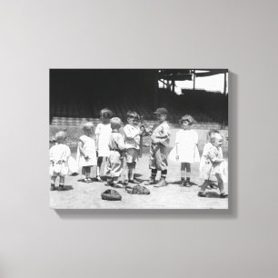 Young Boys und Mädchen auf dem Baseball-Feld Leinwanddruck