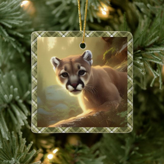 Young Cougar Wildlife Portrait Personalisiert Keramikornament (Baum)