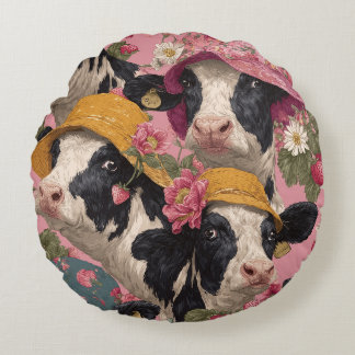 Young Cows Wearing Spring Hats In Strawberry Field Rundes Kissen