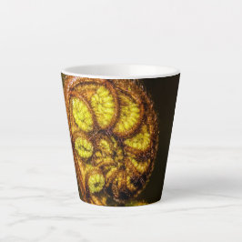 Young Fern Blätter Milchtasse
