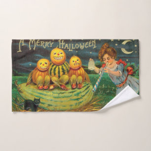 Young Hexe's Brew: Pumpkin Men on Magick Altar Handtuch