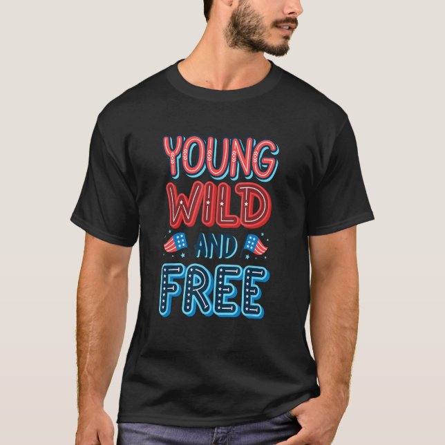 Young Wild and Free 4. Juli American Flag Todd T-Shirt (Vorderseite)