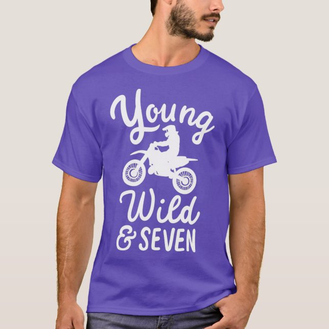 Young Wild and Seven Funny 7th Birthday Biker T-Shirt (Vorderseite)