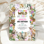 Young Wild and Three Party Animals Girl zum Geburt Einladung<br><div class="desc">Machen Sie Ihren kleinen 3. Geburtstag zu einem wilden und unvergesslichen Geburtstag mit unserer mädchenhaften Einladung! Das skurrile Design umfasst niedliche Wildtiere, üppige tropische Blätter und festliche Ballons in hübschen Rosa-, lila-, Minze- und Goldtönen. Diese Einladung eignet sich perfekt für ein Dschungel-Party oder jede Feier, bei der es um Abenteuer...</div>
