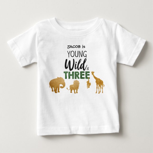 Young Wild and Three Safari Animals Boy zum Geburt Baby T-shirt (Vorderseite)