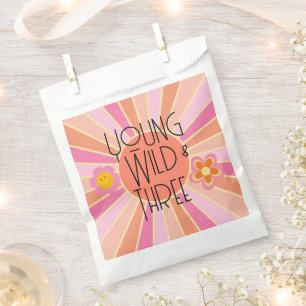 Young, Wild & Three   B-Day Gunst Bag   Rosa Geschenktütchen