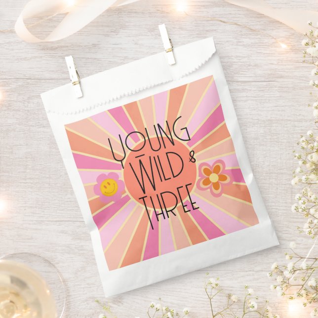 Young, Wild & Three | B-Day Gunst Bag | Rosa Geschenktütchen (Ausgeschnitten)