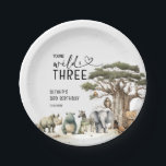 Young Wild Three Safari 3. Geburtstag Begrüßungsze Pappteller<br><div class="desc">Vervollständigen Sie Ihre Jubiläumsfeier mit unseren Young Wild Three Safari 3. Geburtstag Begrüßungsschreiben-Tellern! Mit spielerischen Dschungeltieren wie Löwen und Elefanten passen diese lebendigen Teller perfekt zu Ihrem Safari-Party. Sie sind robust und stilvoll, um alle Leckereien Ihres Geburtstags zu halten und dem Tisch ein abenteuerliches und unterhaltsames Ambiente zu verleihen. Diese...</div>