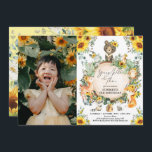 Young Wild & Three Sunflower Woodland Geburtstag Einladung<br><div class="desc">Feiern Sie Ihr kleines wildes Jubiläum mit dieser whimsical Sonnenblume / Waldland themed Geburtstagseinladung. Das Design umfasst eine Gruppe von bezaubernden Waldfreunden (Hirsch,  Bär,  Marmelade,  Fuchs,  Eule,  Hase,  Stumpf) und üppige Aquarell & rustikale Sonnenblumen.</div>