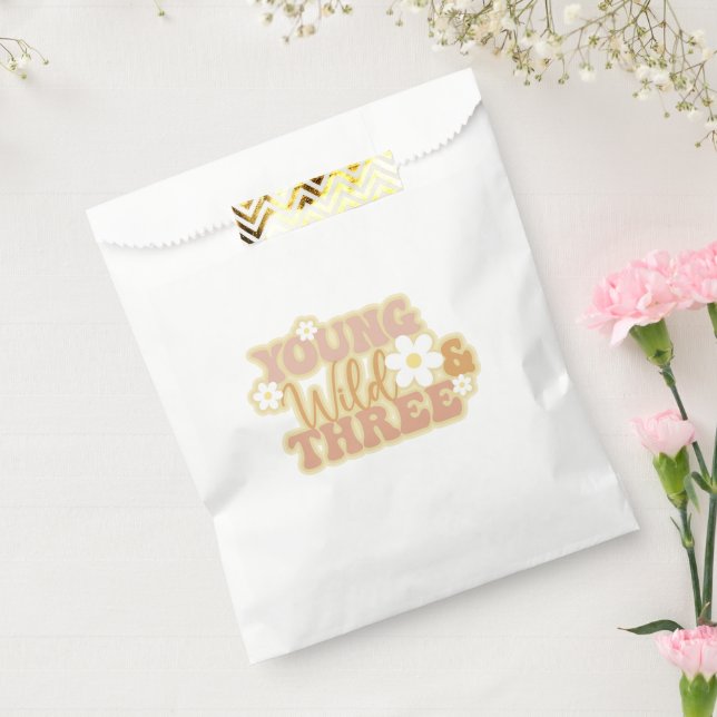 Young Wild und Three Birthday Shirt für Kleinkinde Geschenktütchen (Versiegelt)