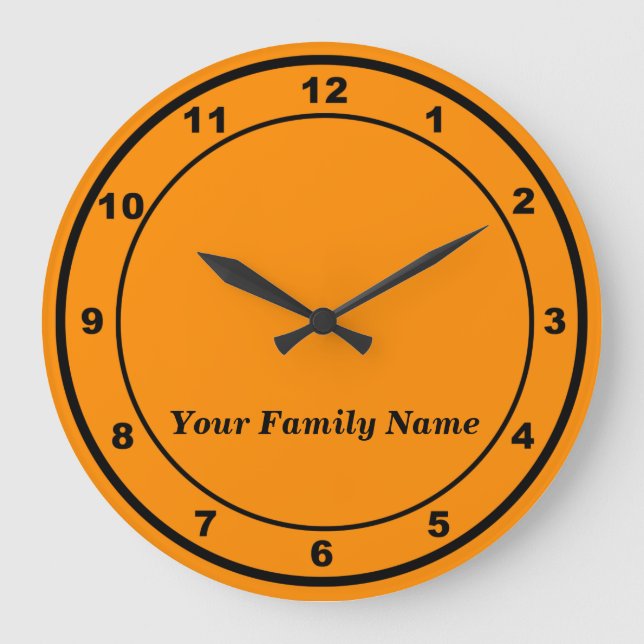 Your Family Name on Orange Round Wall Clock Große Wanduhr (Vorderseite)