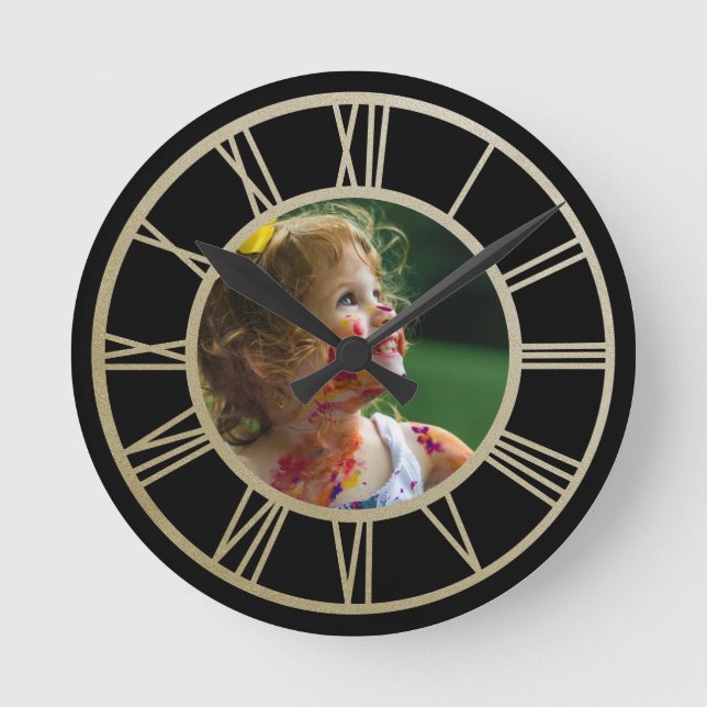 Your Foto von Personalized With Roman Numerals Runde Wanduhr (Vorderseite)