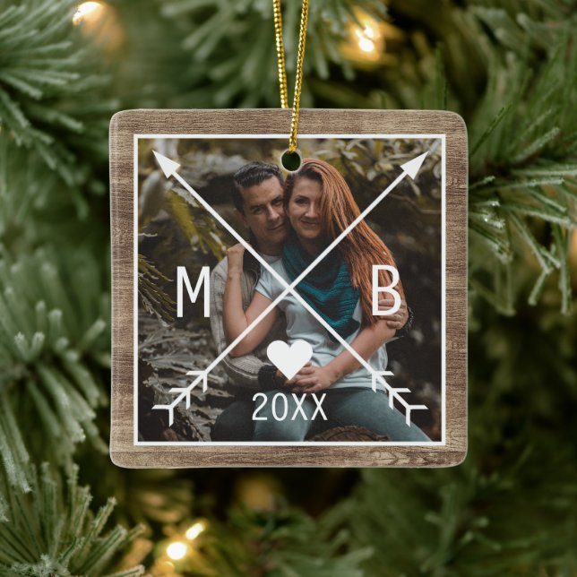 Your Rustic Elegant Monogrammed Love Heart Arrows Keramikornament (Baum)