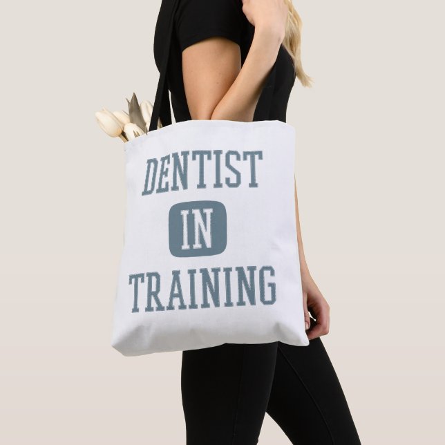 Zahnarzt in Ausbildung für Zahnärztin Tasche (Von Nahem)