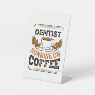 Zahnarzt läuft auf Coffee Caffein Geschenk Sockelschild