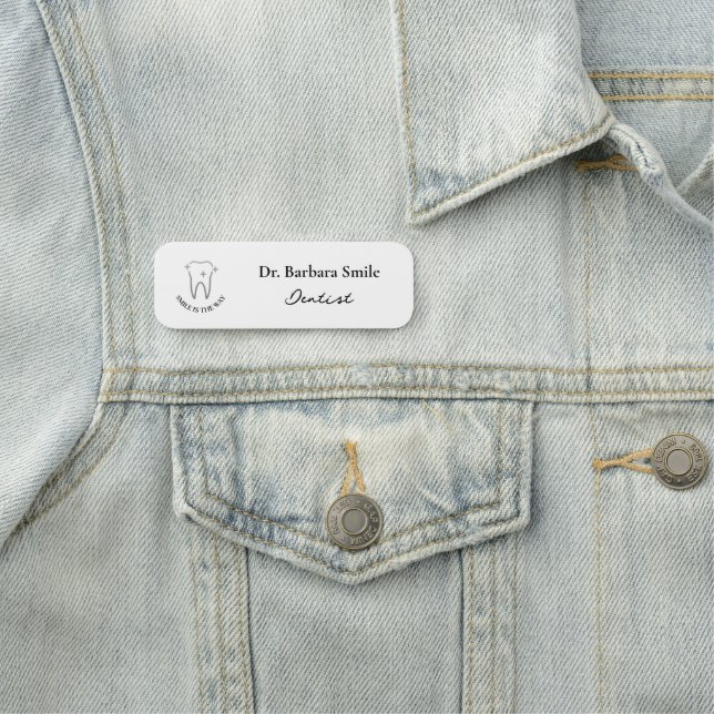 Zahnarztassistent Zahnarzt Minimal Weiß Namensschild (Beispiel)