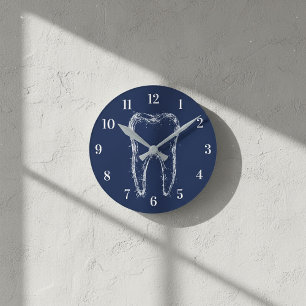 Zahnarztbüro Moderne Marine mit sauberem Zahnarztz Runde Wanduhr