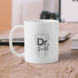 Zahnarzthygienist Zahnmedizinerin, weißer Zahnarzt Kaffeetasse<br><div class="desc">Zahnarzthygienist Zahnmediziner Weiße Zahnstangen Tasse.</div>