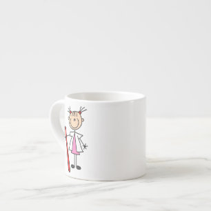 Zahnärztliche Fachangestellte mit Zahnbürste Espressotasse