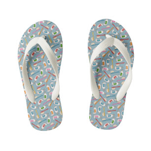 Zahnbürste und Zahnpaste Kinderbadesandalen