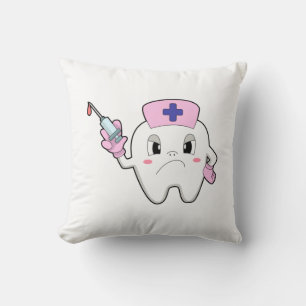 Zähne als Krankenschwester mit Spritze.PNG Kissen