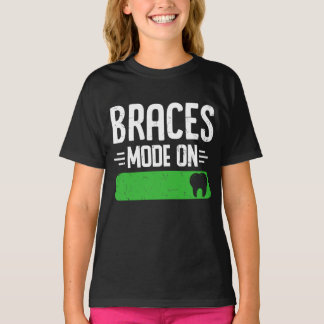 Zahnspange bei Zahnärzten aktiviert T-Shirt