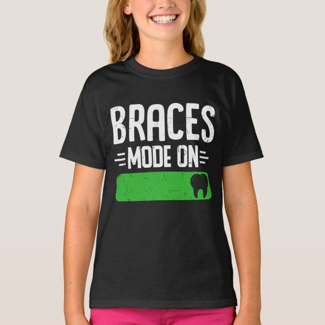 Zahnspange bei Zahnärzten aktiviert T-Shirt (Vorderseite)