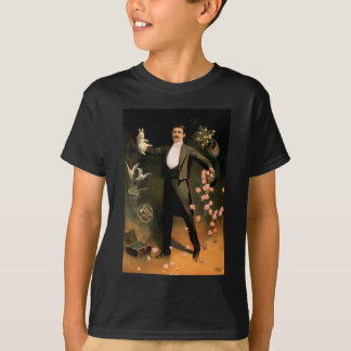 Zan Zig darstellend mit Kaninchen und Rosen T-Shirt
