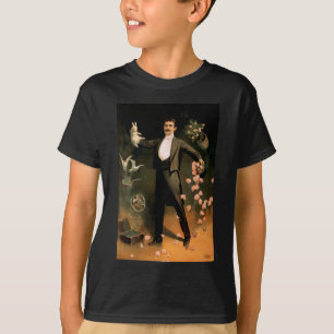 Zan Zig tritt mit Kaninchen und Rosen auf T-Shirt