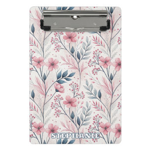 Zarte rosa Blüten mit gedämpften blauen Blättern Mini Klemmbrett