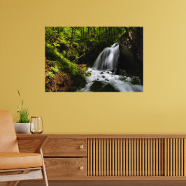Zauberhafter Wasserfall im bezaubernden grünen Wal Poster