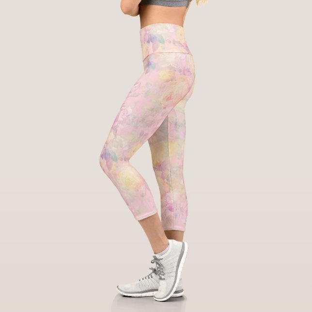 Zauberhaftes, gelbes weißes Rosenmuster Blumenrosa Capri Leggings (Links)