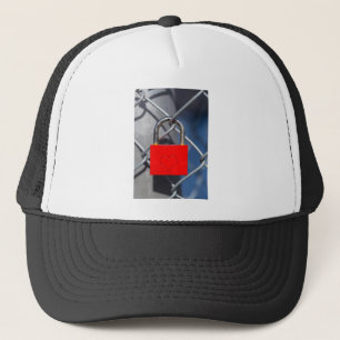 Zaun mit rotem Herzen Truckerkappe