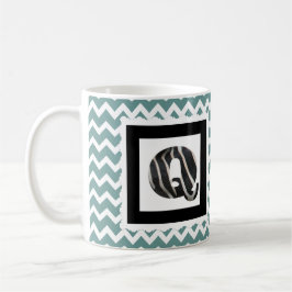 Zebra-Druck-Buchstabe "Q" auf aquamarinem/weißem Kaffeetasse