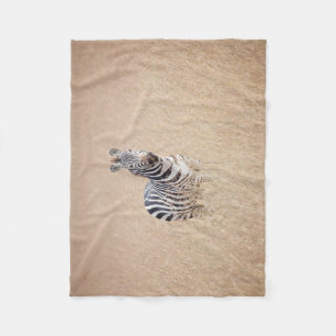 Zebra in hohem Gras Fleecedecke