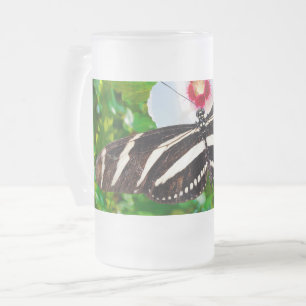 Zebra-Langschmetterling auf einem Hibiskus Rotes H Mattglas Bierglas