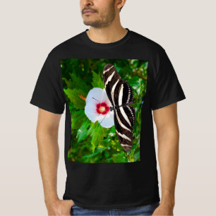 Zebra-Langschwanz-Schmetterling auf einem Hibiskus T-Shirt
