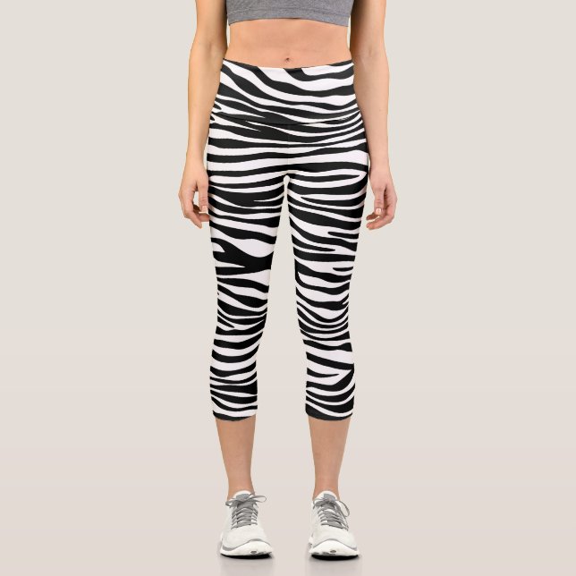 Zebra Print, Zebrastreifen, schwarz und weiß Capri Leggings (Vorderseite)