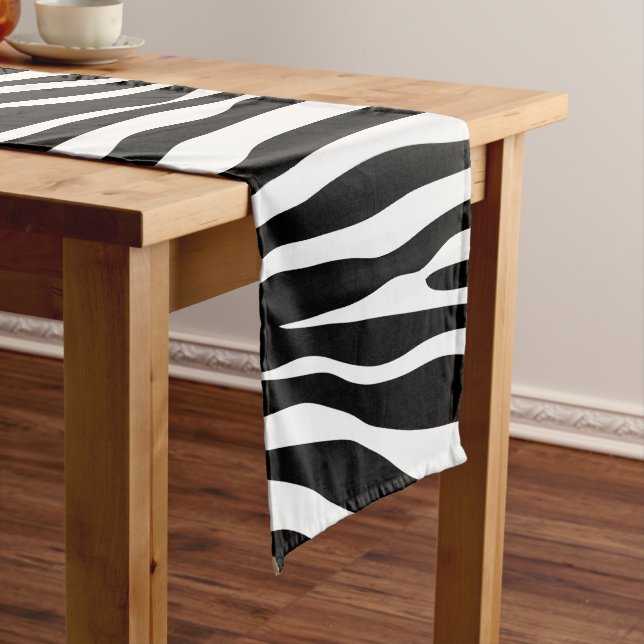 Zebra Print, Zebrastreifen, schwarz und weiß Kurzer Tischläufer (Beispiel)