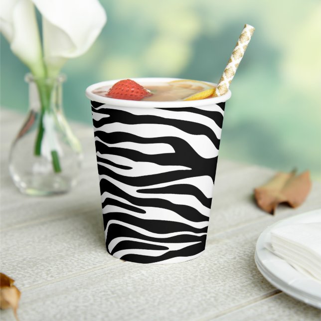 Zebra Print, Zebrastreifen, schwarz und weiß Pappbecher (In Situ)