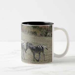 Zebras-Tasse in Bewegung Zweifarbige Tasse