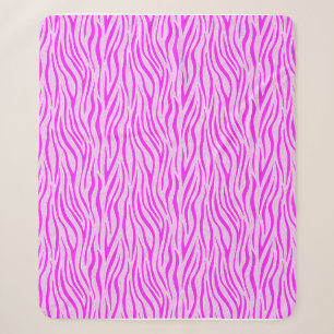 Zebrastreifen in einem puderrosa Safari-Druck Sherpadecke