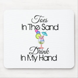 Zehen im Sand, trinken in meiner Hand Mousepad
