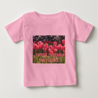Zehenspitzen durch das Tulpenbaby wachsen Baby T-shirt