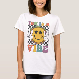Zehn ist ein 10. Geburtstag Groovy Happy 10 Jahre  T-Shirt