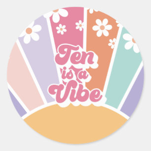 Zehn ist ein Vibe Retro Sonnenschein Regenbogen Gä Runder Aufkleber